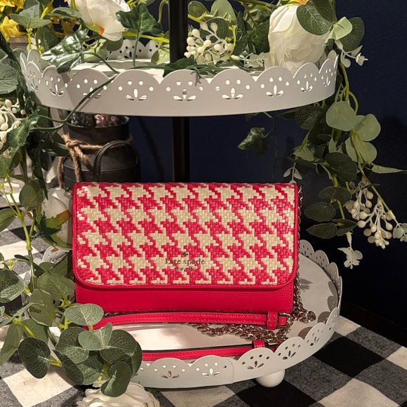 kate spade Handbags - Kate Spade Pink and White Houndstooth Clutch